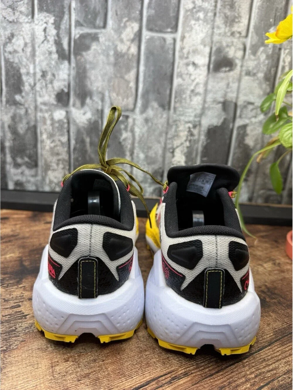 Brooks Caldera Gray/Yellow/Black/Pink Low Top Lace-Up Men's Running Sneaker